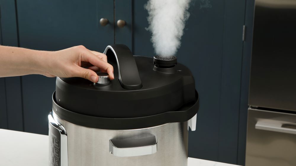 CSC062_CSC062X_CROCKPOT Turbo Express_Lifestyle_steam-release